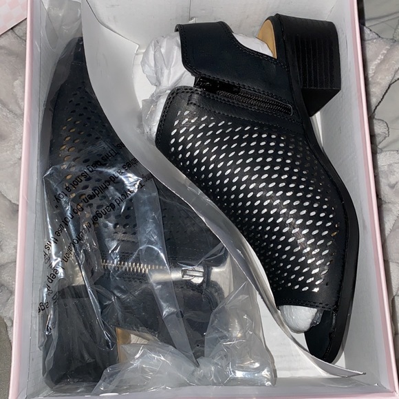 Soda peep toe sandal black sz 7 - Picture 4 of 5